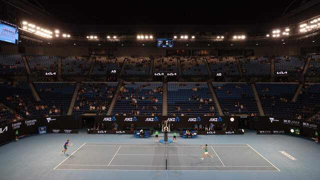 In de eerste sets van de wedstrijd mocht er nog wel publiek aanwezig zijn in de Rod Laver Arena.