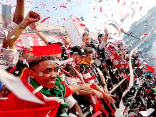 PSV viert kampioenschap, Ajax blijft stunten in CL