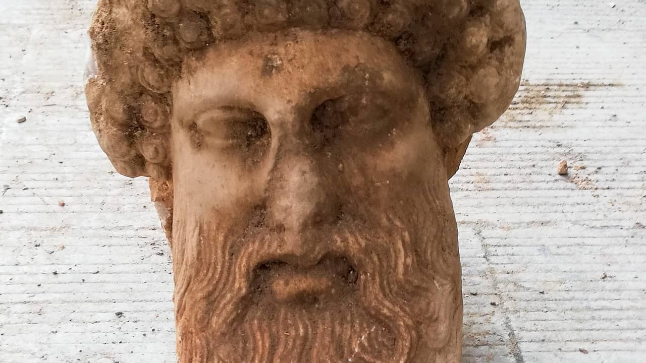 woensdag schoner Werkgever Griekse bouwvakkers stuiten per toeval op eeuwenoud beeld van god Hermes |  Opmerkelijk | NU.nl