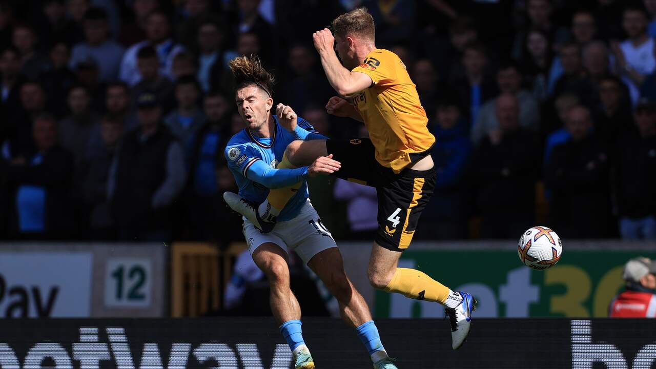 Il Manchester City si accontenta semplicemente di dieci giocatori del Wolverhampton dopo uno strano calcio di karate in questo momento