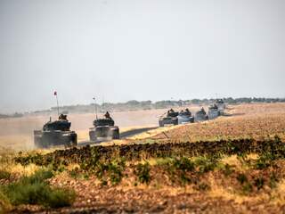 Turkije poogt Koerdische strijders en IS uit grensgebied te verdrijven 