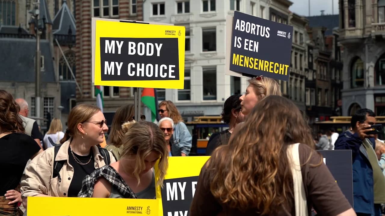 Beeld uit video: Protest voor abortus op de Dam: Wij bepalen wat in ons groeit