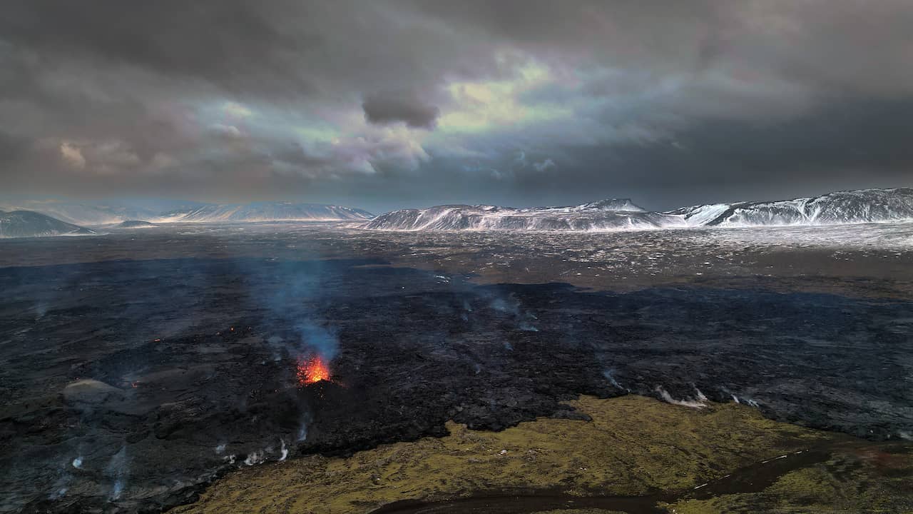 Penduduk desa Islandia akhirnya bisa kembali ke rumah setelah letusan gunung berapi |  di luar