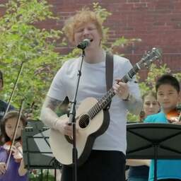 Video | Ed Sheeran verrast Amerikaans jeugdorkest met optreden