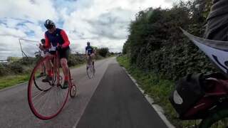 Liefhebbers van beroemde oude fietsen gaan strijd met elkaar aan