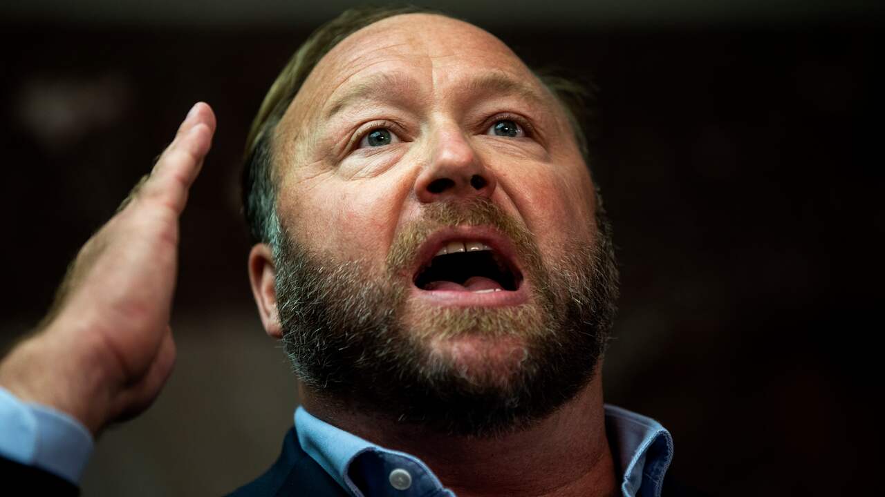 Conspiracy theorist Alex Jones has to pay compensation for hoax claim |  NOW