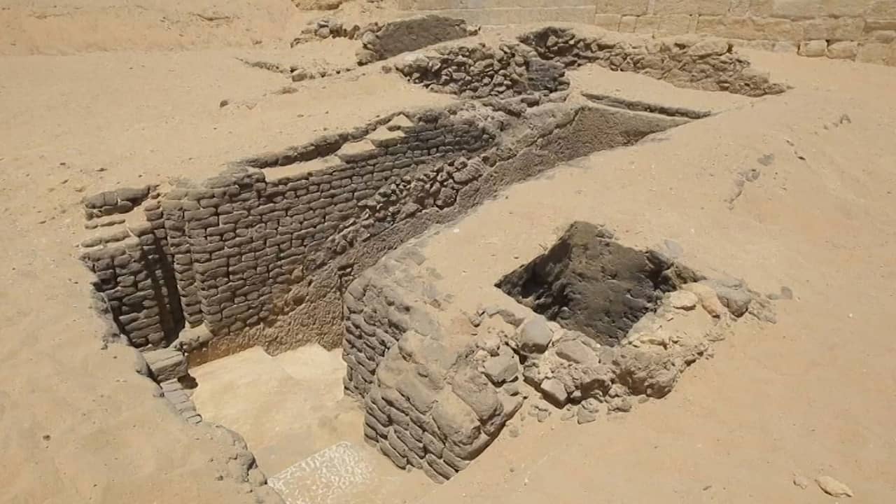 Archeologen in Egypte ontdekken 4.400 jaar oude graven