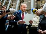 Arjen Lubach overhandigt 'farao-initiatief'