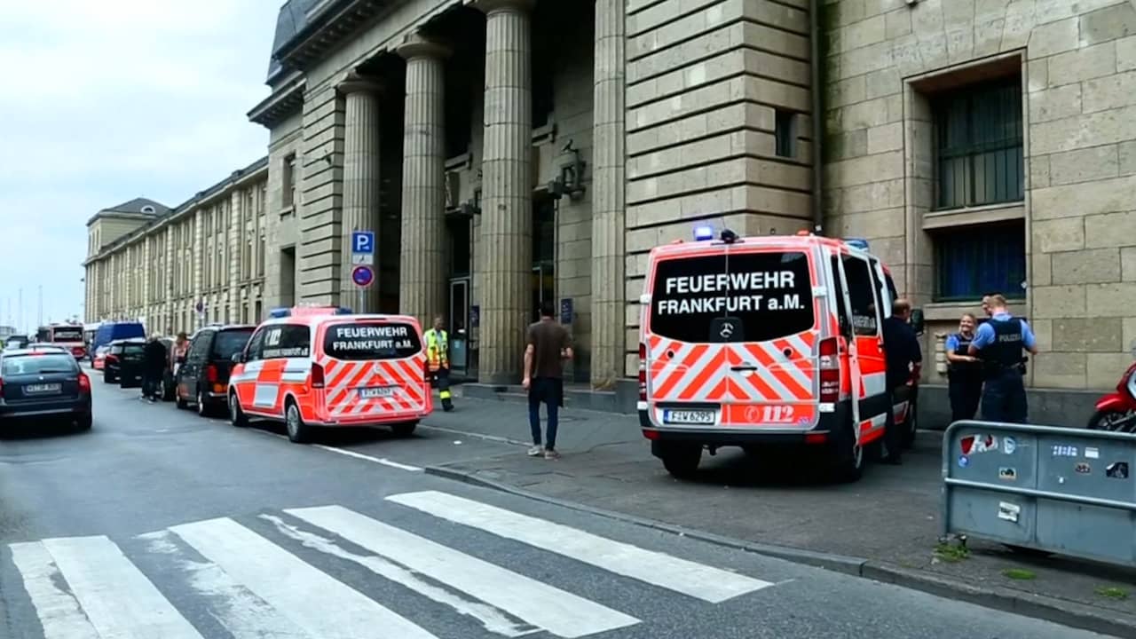 Beeld uit video: Veel hulpverleners ter plaatse bij station Frankfurt na dodelijk ongeval