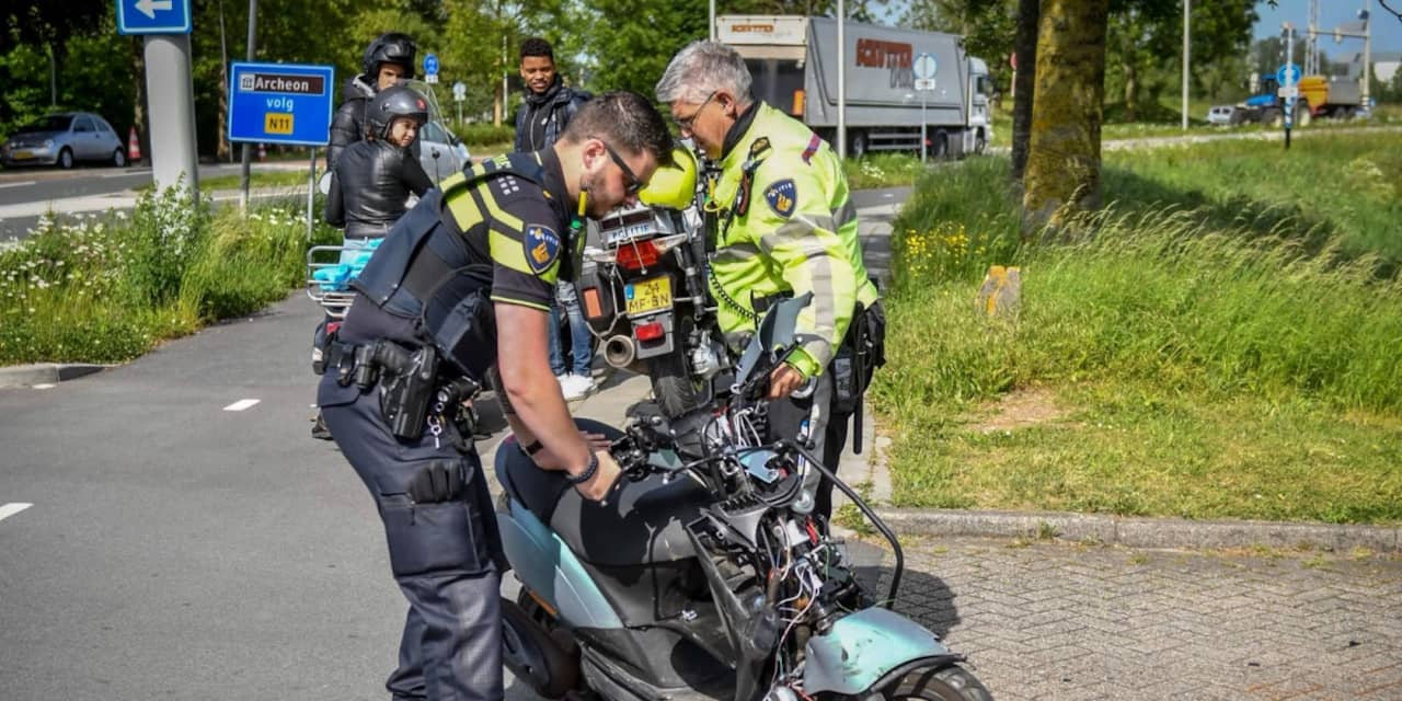 Politie rotterdam klaar met 'scooterjeugd' gevaarlijk rijgedrag