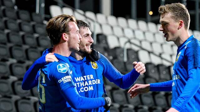 Vitesse kan deze maand goede zaken doen in de Eredivisie.