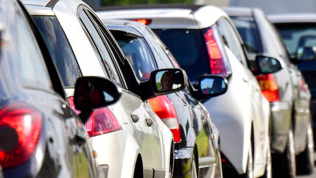 A8 bij Zaandam weer open na ongeluk met zeker negen voertuigen. A8 bij Zaandam weer open na ongeluk met zeker negen voertuigen.
