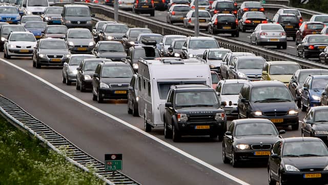 A12 richting Den Haag bij Woerden weer open na ernstig ongeval. A12 richting Den Haag bij Woerden weer open na ernstig ongeval.