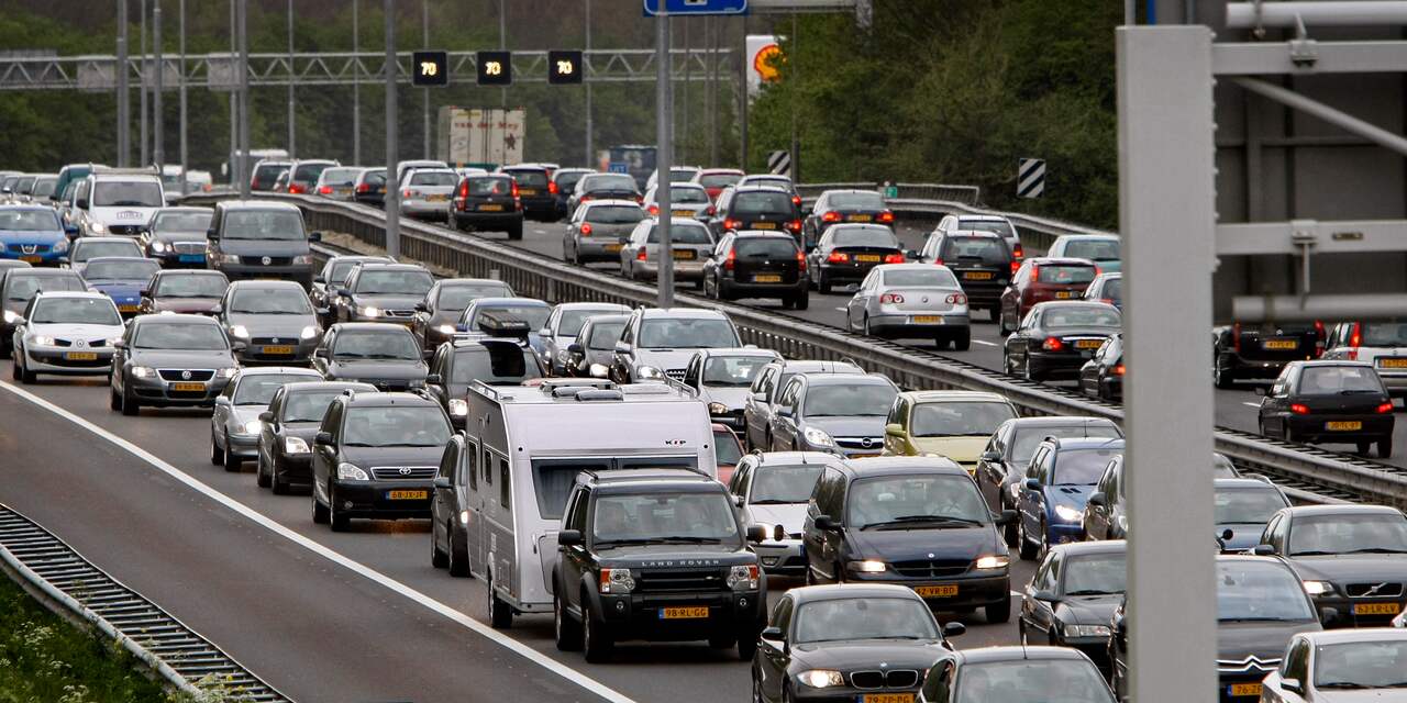 A12 richting Den Haag bij Woerden weer open na ernstig ongeval
