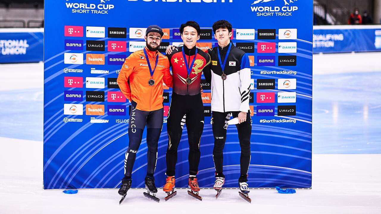 Het eerste podium van Sjinkie Knegt (links) in drie jaar.