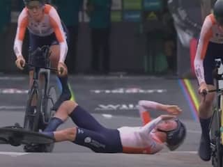 Dramatische tijdrit van Nederland op WK: val Van Vleuten en fietswissel Mollema