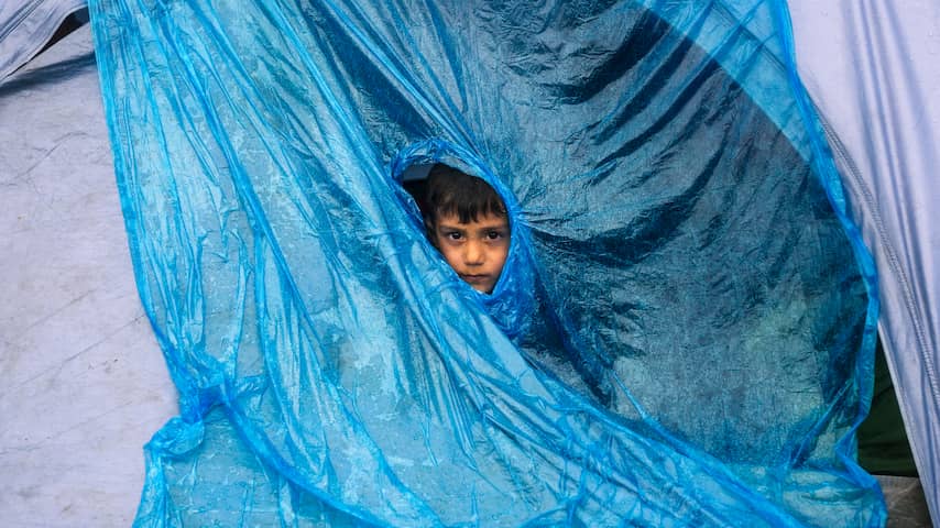 Een kind in een vluchtelingenkamp