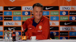 Van Gaal over WK-shirt Nederlands elftal: 'Het is niet echt oranje'