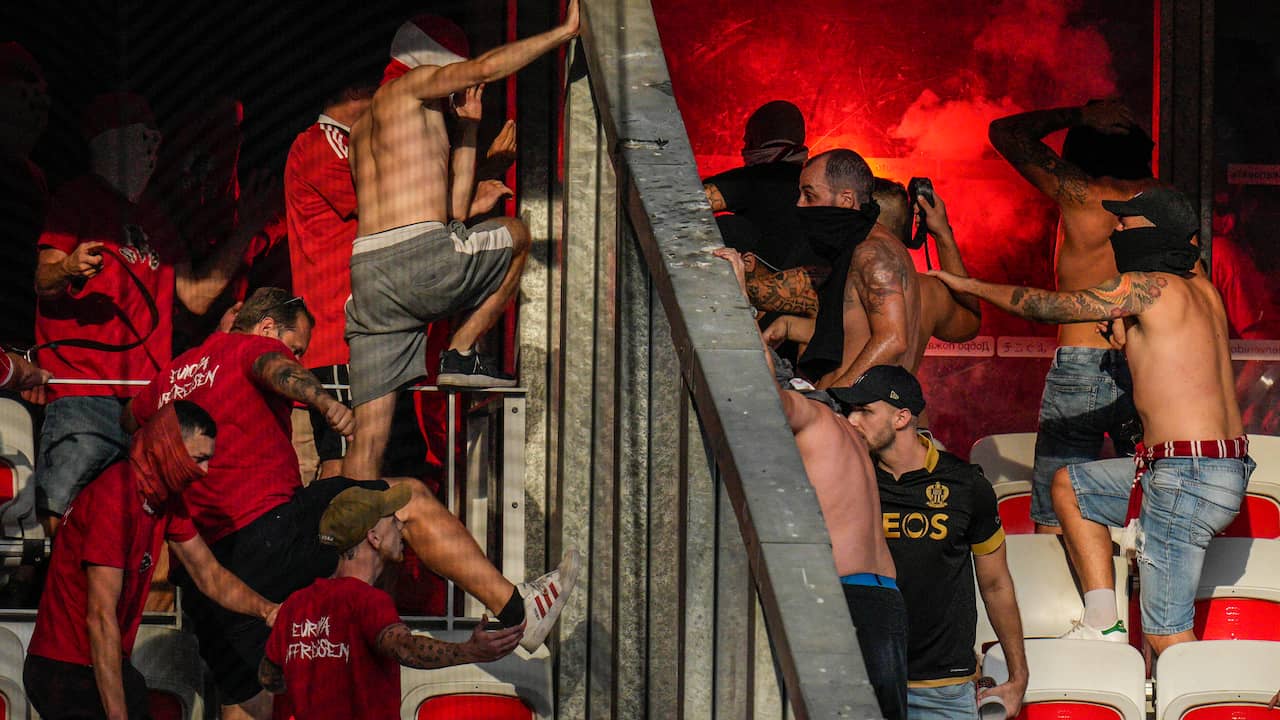 Fans van OGC Nice en FC Köln zochten de confrontatie.