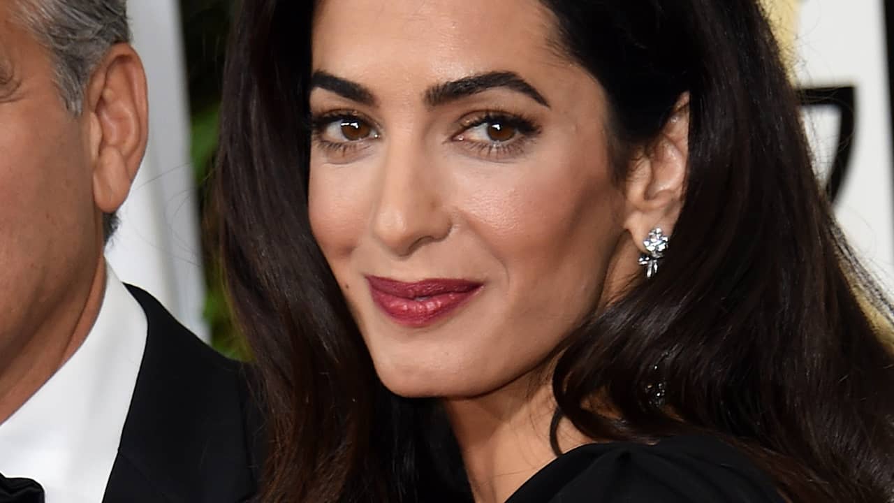 'Ontwerper Tom Ford woest op Amal Clooney om dragen andere jurk' |  Achterklap 