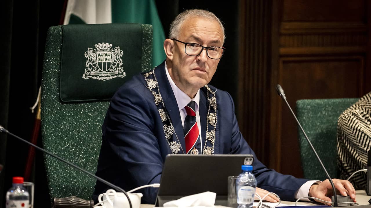 Aboutaleb 'walgt' van agenten die logen over politiegeweld tegen Rotterdammer
