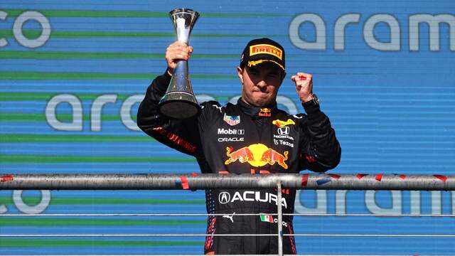 Sergio Pérez na de GP van de Verenigde Staten op het podium.