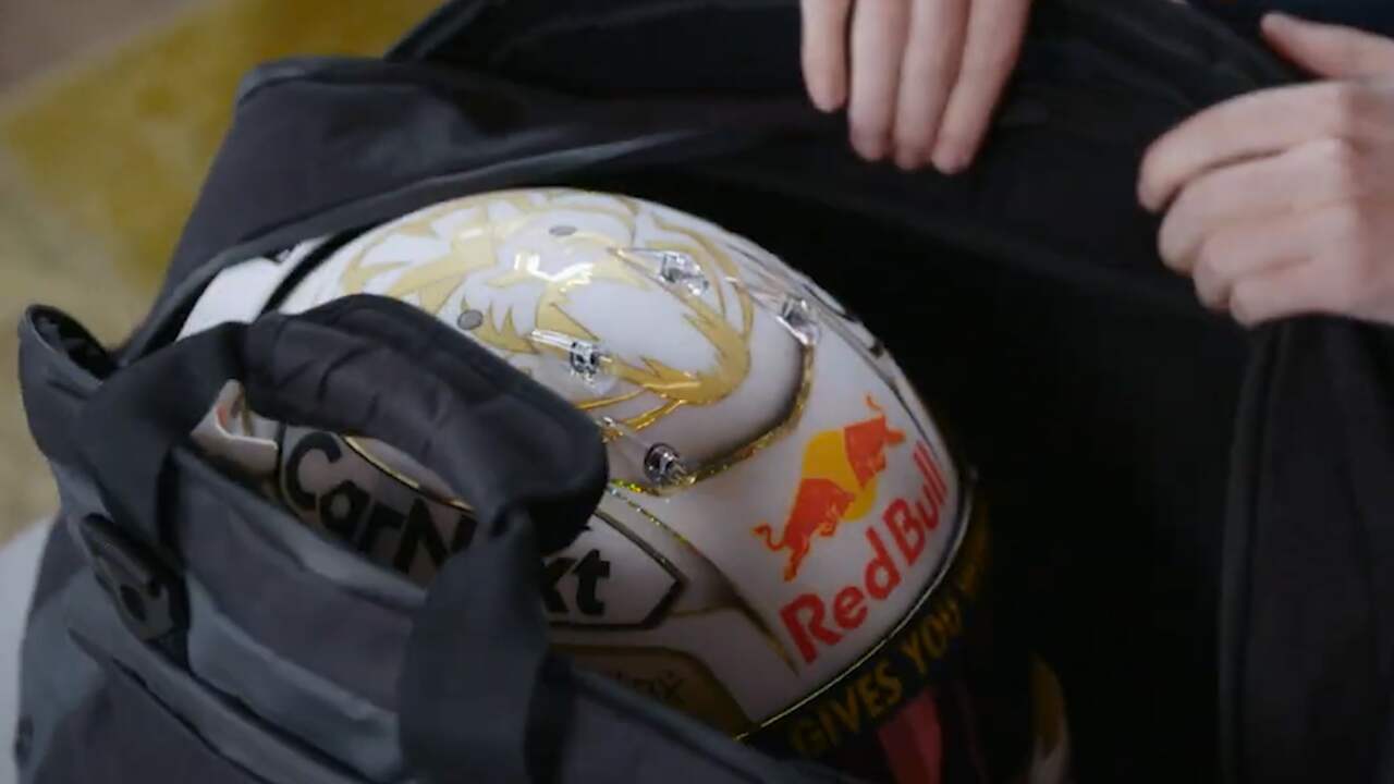 Beeld uit video: Verstappen onthult nieuwe helm voor komend F1-seizoen