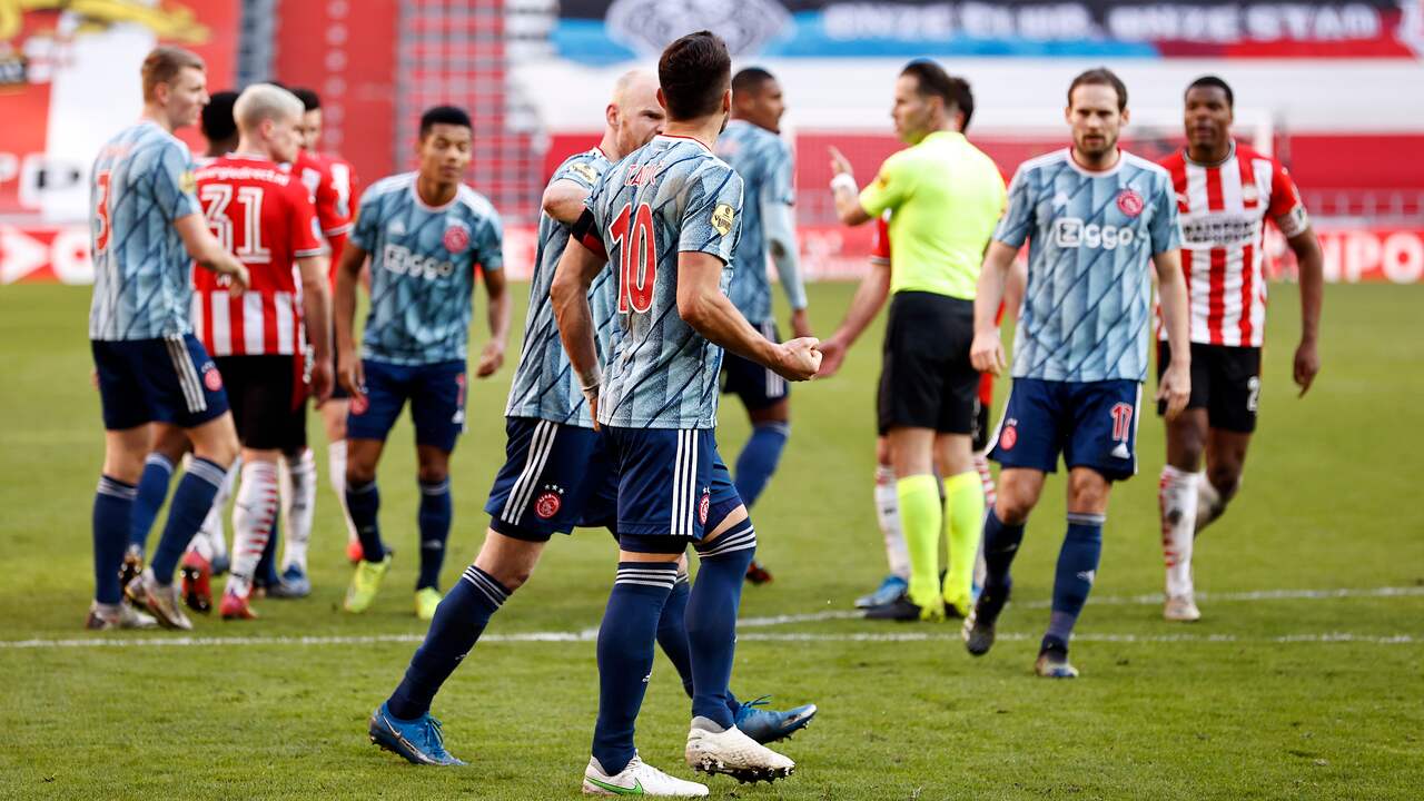 Danny Makkelie had vorig jaar zijn handen vol tijdens de laatste minuten van PSV-Ajax.