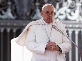 Transgender personen mogen nu gedoopt worden van het Vaticaan