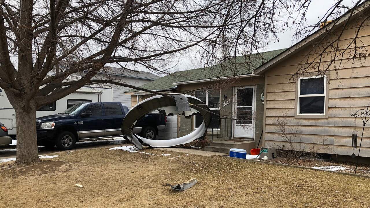 Brokstukken vielen vlakbij huizen in de Amerikaanse stad Denver