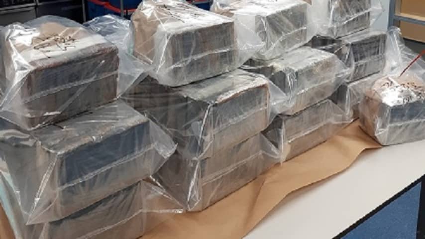 Politie onderschept 300 kilo cocaïne en twee kalasjnikovs in Breda