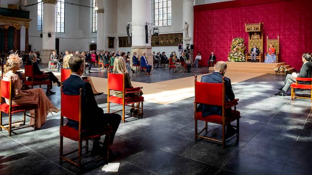 Het kabinet kwam luisteren naar de troonrede. Iedereen zat op 1,5 meter afstand van elkaar. Daarom was de troonrede niet in de Ridderzaal, maar in de Grote Kerk.