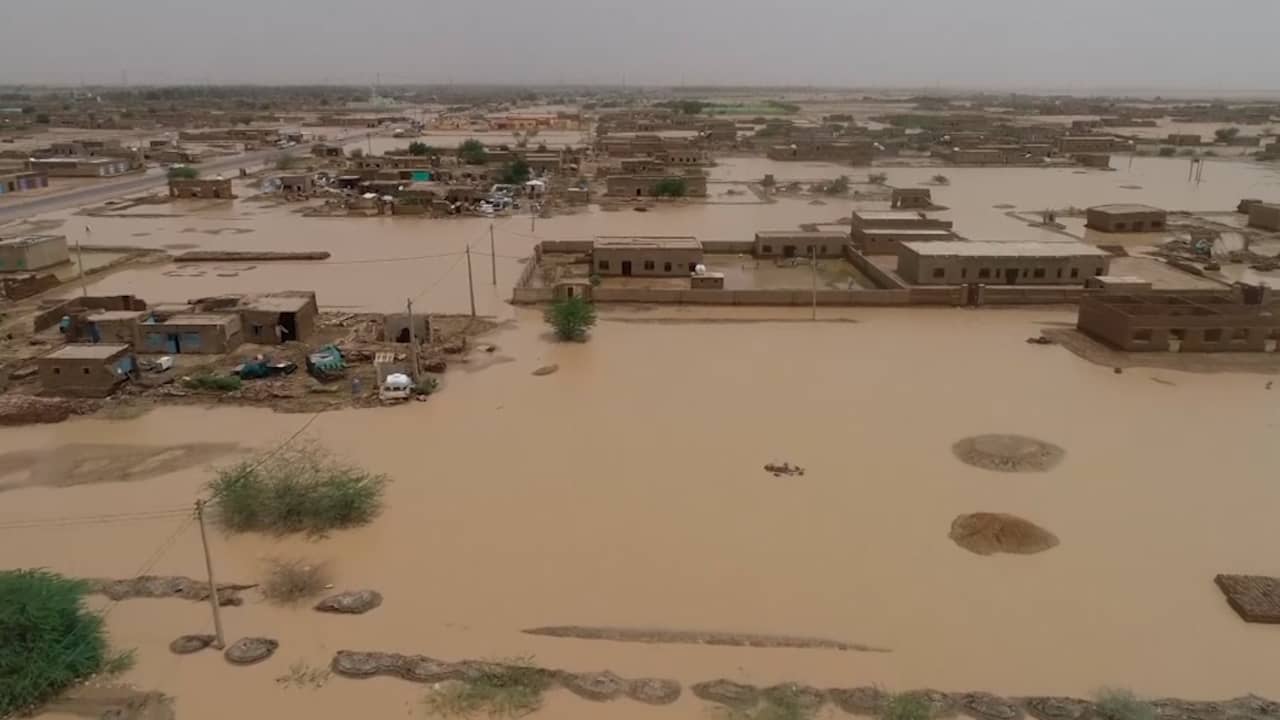 Beeld uit video: Doden en ondergelopen dorpen door overstromingen in Soedan