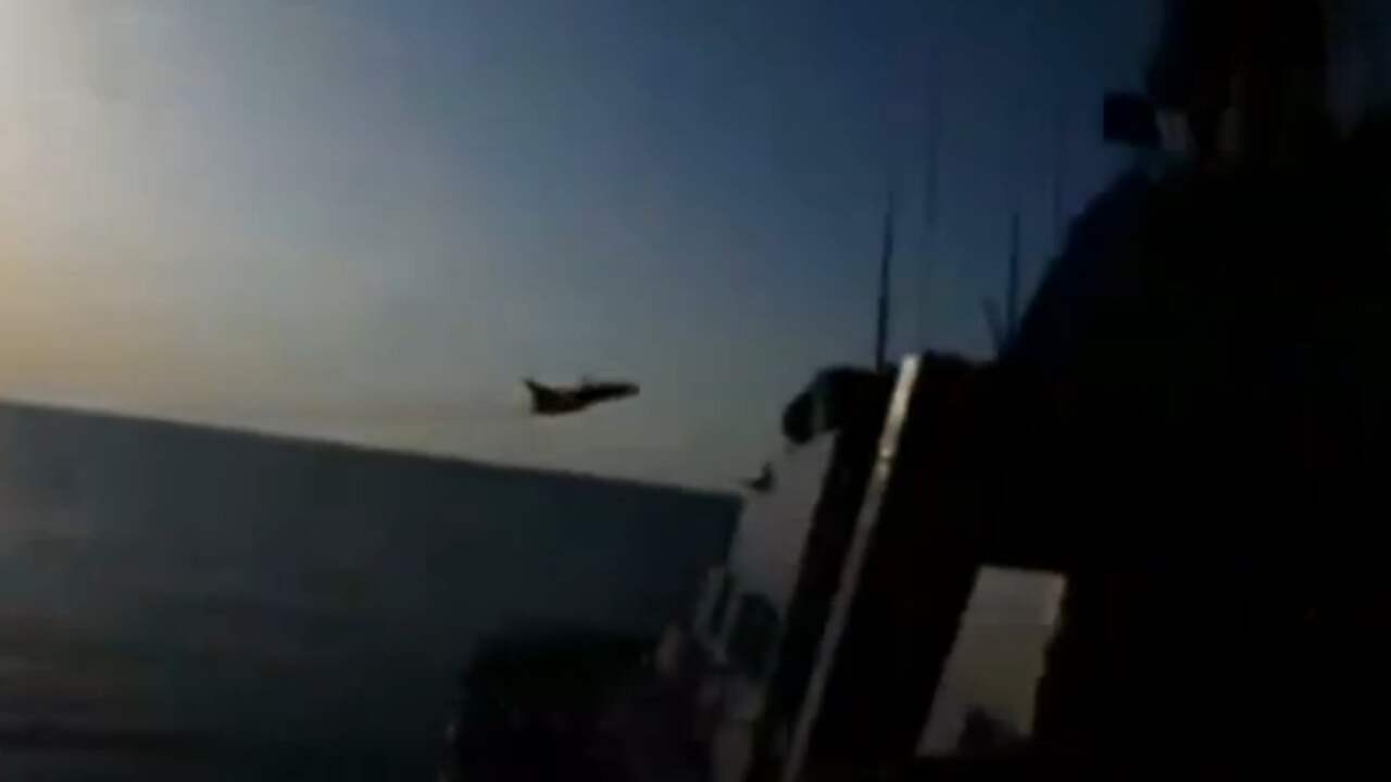 Beeld uit video: Russen provoceren Amerikanen met gevaarlijke manoeuvres
