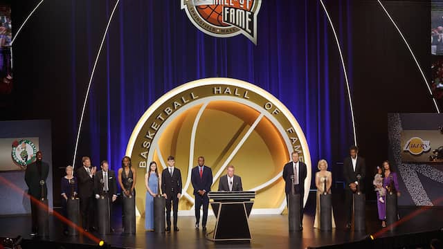 Ook onder anderen vijfvoudig NBA-kampioen Tim Duncan en vijftienvoudig All-Star Kevin Garnett werden opgenomen in de Hall of Fame.