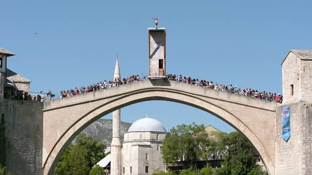 Klifduikers springen van Werelderfgoed in Bosnië en Herzegovina