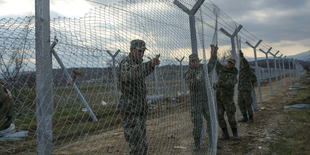 Macedonië bouwt tweede hek bij grens met Griekenland