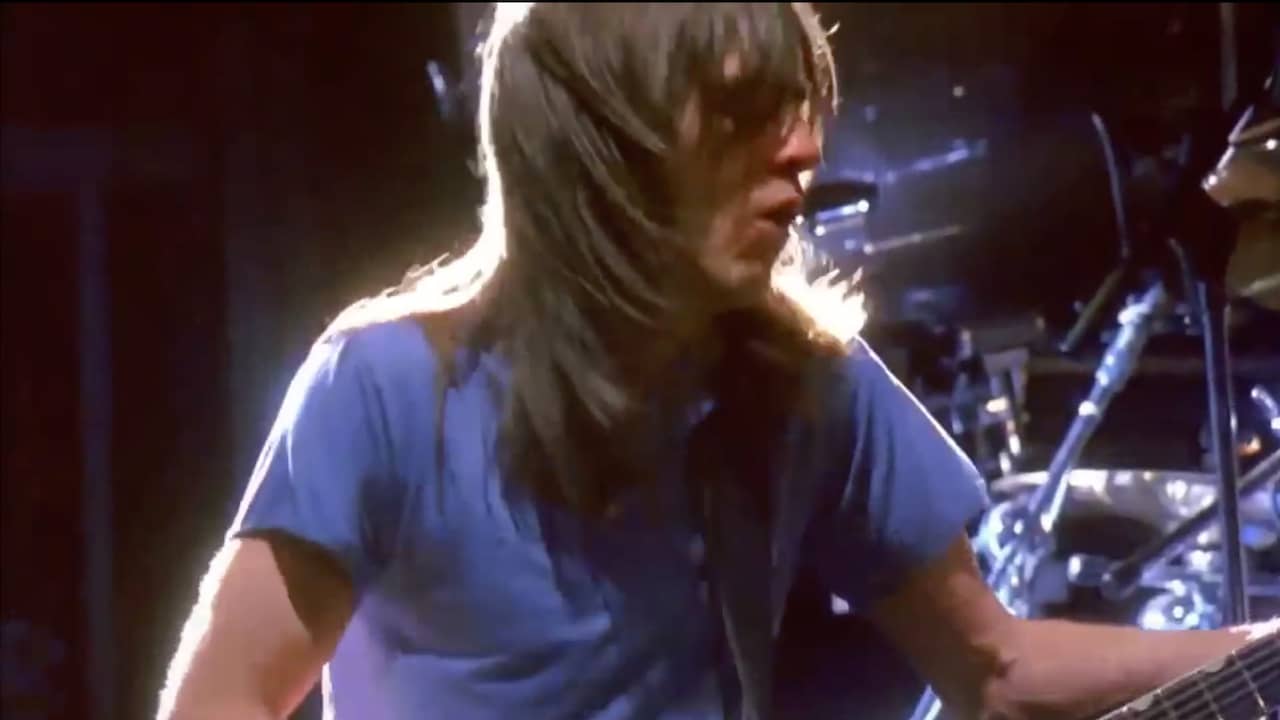 Beeld uit video: Overzicht: Met deze nummers maakte Malcolm Young AC/DC bekend