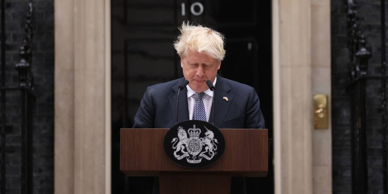 Britse premier Johnson stapt op, maar blijft zitten tot opvolger bekend is