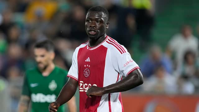 Brobbey kopt Ajax naar een ruime 0-3-voorsprong