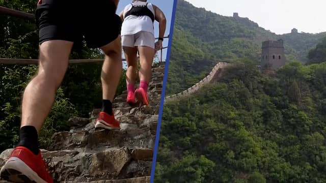 Hardlopers trotseren treden langs Chinese Muur tijdens marathon
