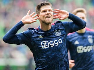 Tiental Ajax ontsnapt in Groningen door late treffer Huntelaar