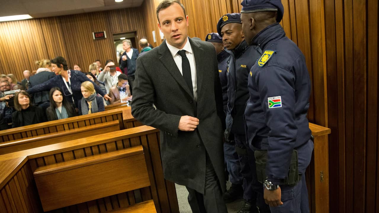 L’ex paralimpico Pistorius condannato per omicidio non sarà rilasciato sulla parola |  All’estero