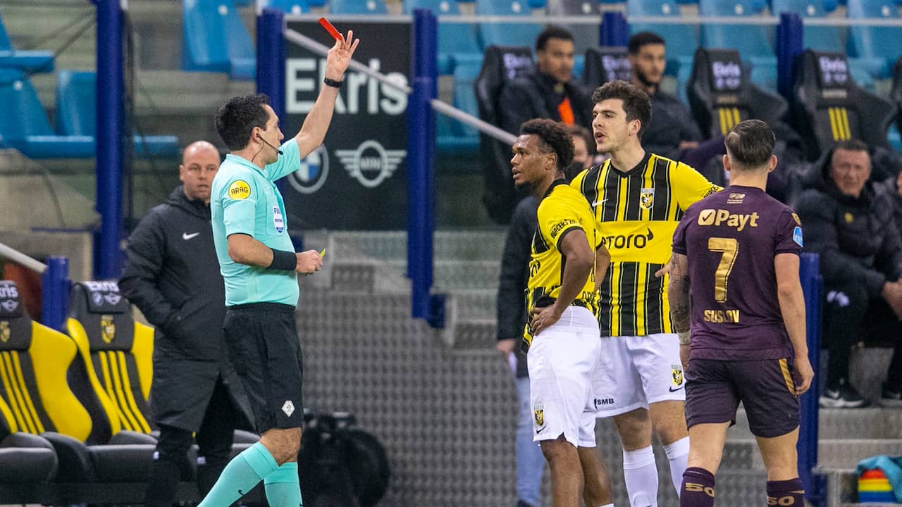 Liveblog Eredivisie | Tiental Vitesse na rust op zoek naar gelijkmaker