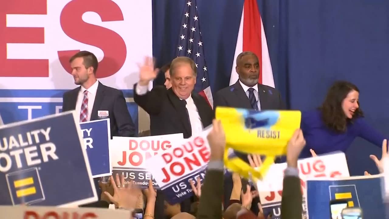 Beeld uit video: Feest na winst Democraat Jones van Senaatszetel Alabama