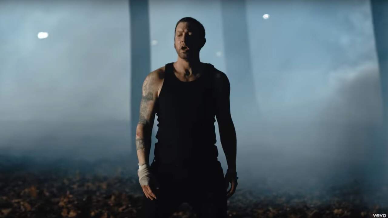 Beeld uit video: Bekijk hier de clip van Eminem - Framed