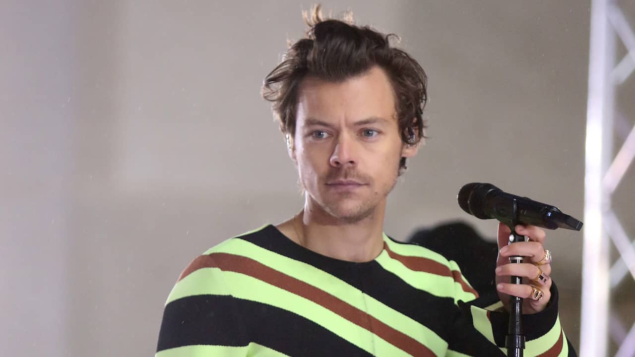 Harry Styles goes to therapy each individual 7 days to better have an understanding of his feelings |  NOW