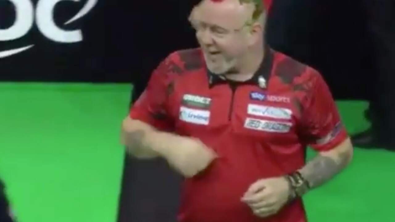 Bekijk hier de beelden van het dansje van Peter Wright