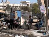 Kapper hervat werkzaamheden tussen het puin in Gaza