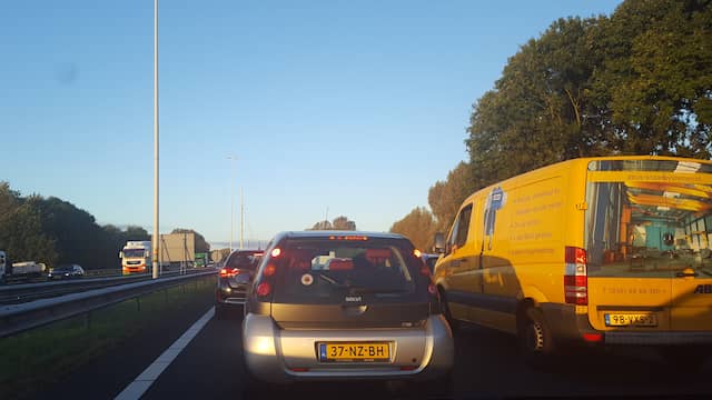Chaos op de A2 bij Utrecht door ongeluk met vier autos. Chaos op de A2 bij Utrecht door ongeluk met vier autos.